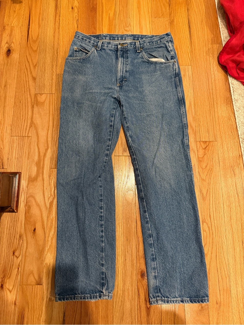 Wrangler Men’s Straight Jeans in Medium Blue Wash